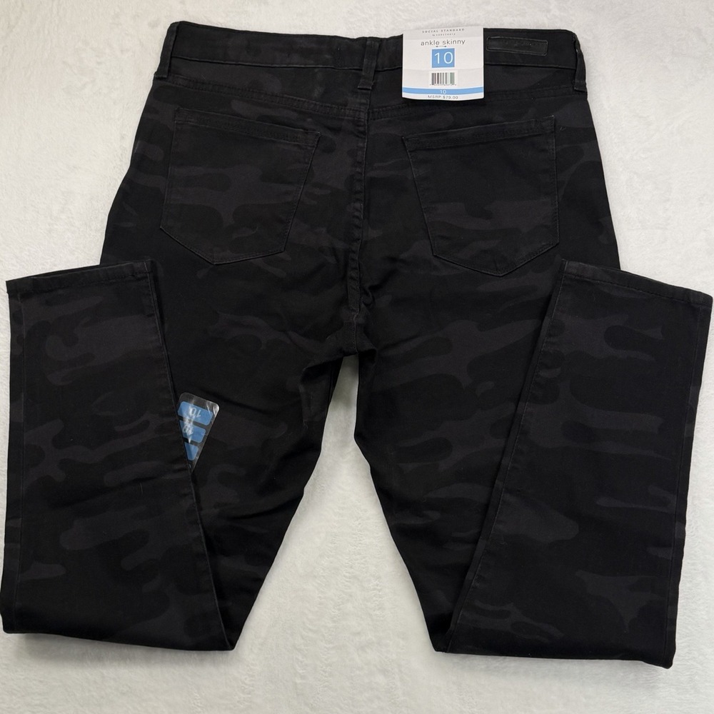 Social Standard by sanctuary Size 10 Jeans Black Camo Ankle Length Skinny